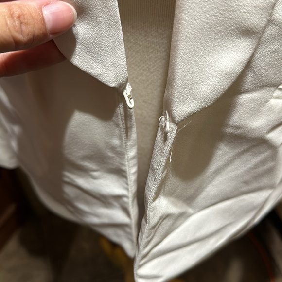 White - Picture 2 of 5